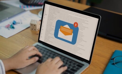 computer with email notification to show the use of email subject lines for surveys